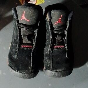 Jordan Kids Black and Red Retro 13 7c Sneakers